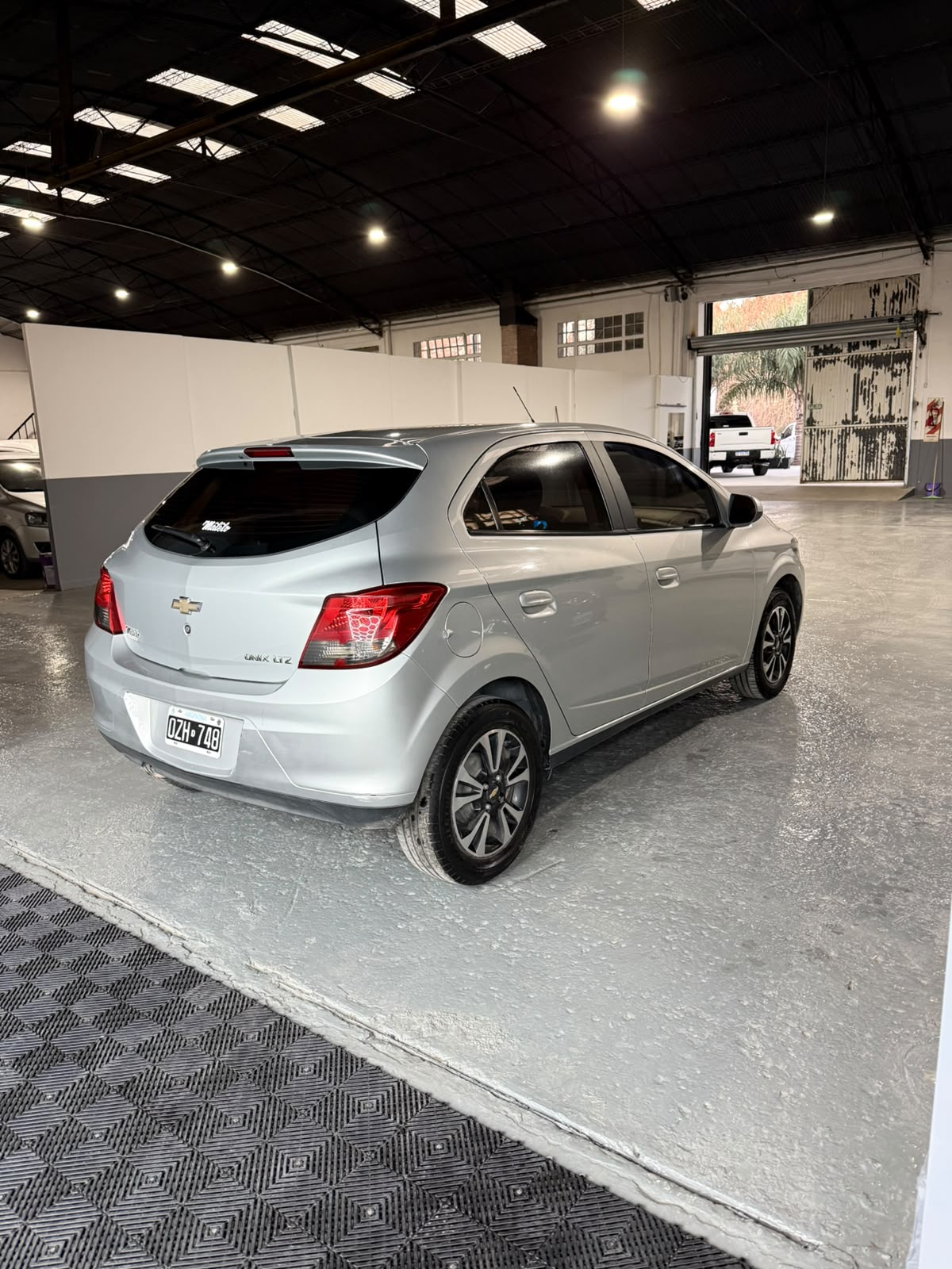 CHEVROLET - ONIX  LTZ   1.4  - MANUAL  - 2015